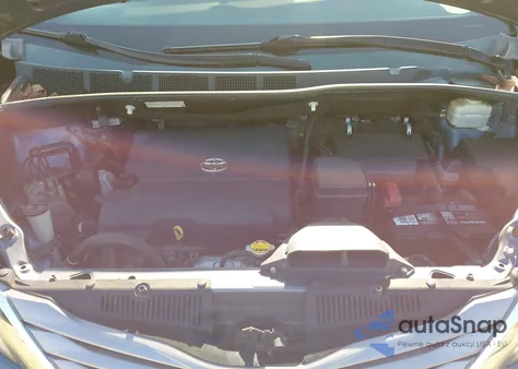 2015 Toyota Sienna Xle Premium 8 Passenger z USA, uszkodzony, nr VIN 5TDYK3DC7FS551678